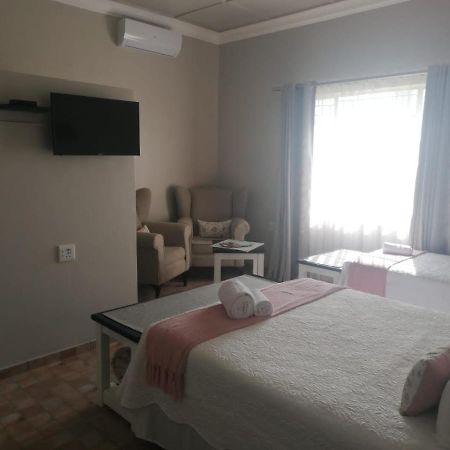 Biekiesvlei Hotel Lichtenburg ภายนอก รูปภาพ