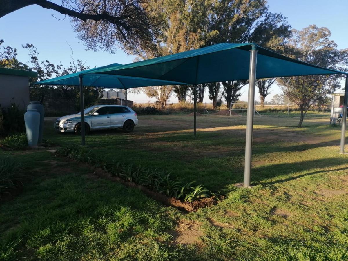 Biekiesvlei Hotel Lichtenburg ภายนอก รูปภาพ