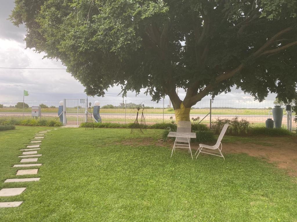 Biekiesvlei Hotel Lichtenburg ภายนอก รูปภาพ